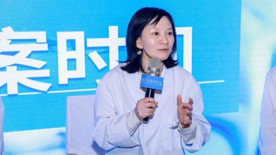 活动现场:严淑贤女士发言