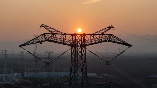 图为500千伏鹅凰开关站及相关线路改造工程建设现场(温存 摄)