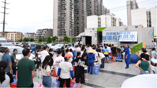 应急供水车保障群众安全用水