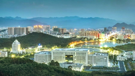 图为英德城区一角