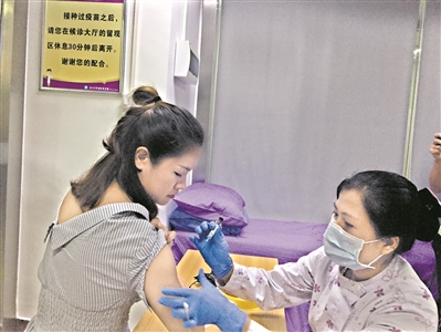 巫小姐注射了深圳首针九价hpv疫苗.