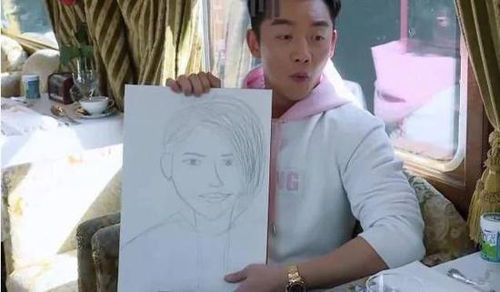 小猎豹郑恺给昆凌拍照周杰伦全程陪