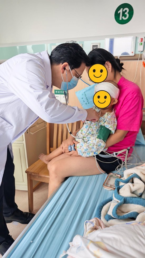 陈穗俊主任医师术后查房