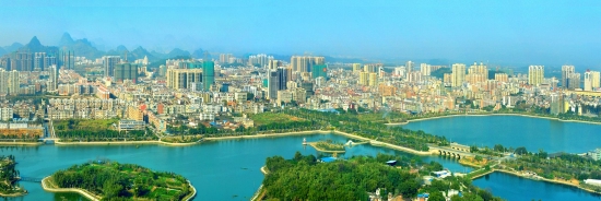 图为英德城区一角