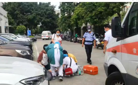 救护车火速到场