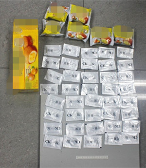 图为警方查获的毒品"奶茶".通讯员 供图