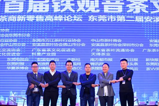 茶艺表演:传统与现代的交响曲