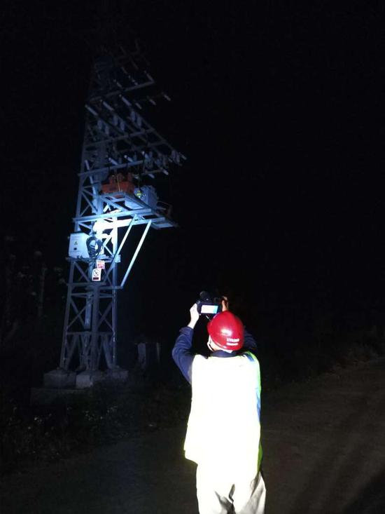 湛江东海供电局民安所夜巡保电 做好应急抢修准备