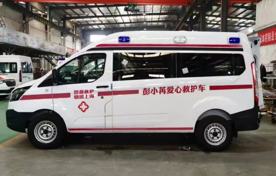 彭小苒携手“思源工程”捐赠负压式救护车驰援上海