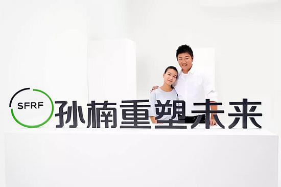 恢复后的杨长艳与孙楠一起拍摄公益广告