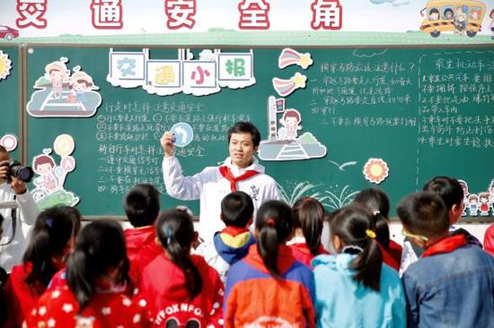 中国红基会 博爱学校 在湖北英山金铺中心小学揭牌 中国红基会 博爱学校 在湖北英山金铺中心小学揭牌