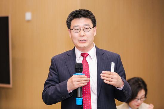 北京师范大学社会发展与公共政策学院副教授徐晓新