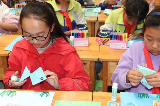 小官市小学：手工课“海景折纸”