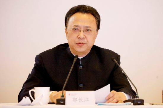 中国红基会第四届理事会理事长郭长江主持会议
