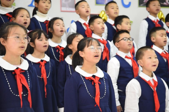 12月30日，“组希望之团 唱希望之歌”希望工程·希望合唱团2022年新年云音乐会成功举办。