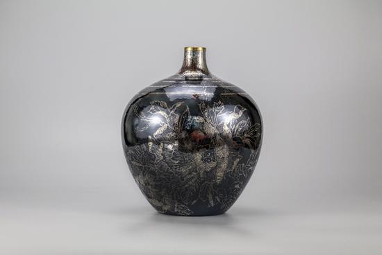 王华藻大师作品,“盛世牡丹瓶”