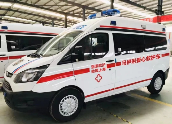 马伊琍携手“思源工程”捐赠负压式救护车驰援上海