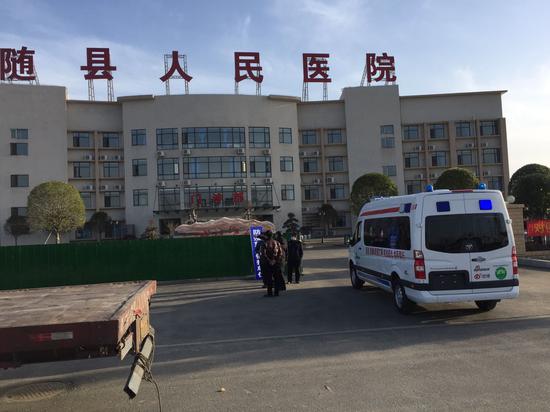 新浪携手“思源工程”交付的第21辆负压救护车由湖北省随县人民医院接收并投入使用。