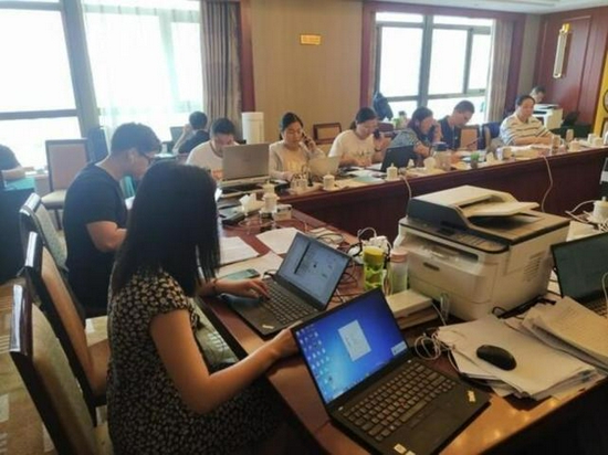 河南省慈善总会、省红十字会在酒店设立的临时办公区