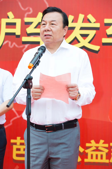 李晓林秘书长宣读本次所捐赠的200辆救护车受助医院名单