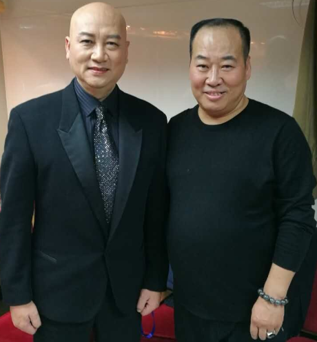 服装设计师张凤山与唐僧扮演者迟重瑞合影