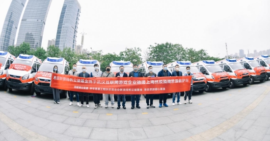 4月14日上午，12辆负压救护车从武汉启程奔赴上海