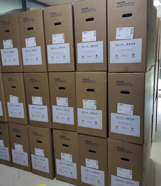 图：中国红十字会首批援助印度抗疫物资整装待发
