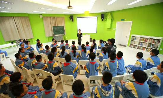2011年，北京市一所民办学校的“零钱电影院”开展电影分享课