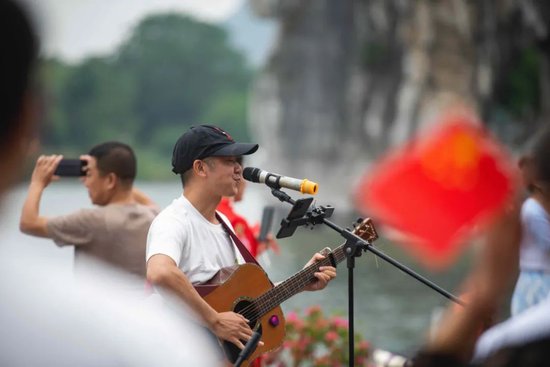 象山景区举办"同游山水 爱满桂林"公益艺术会_新浪广西_新浪网