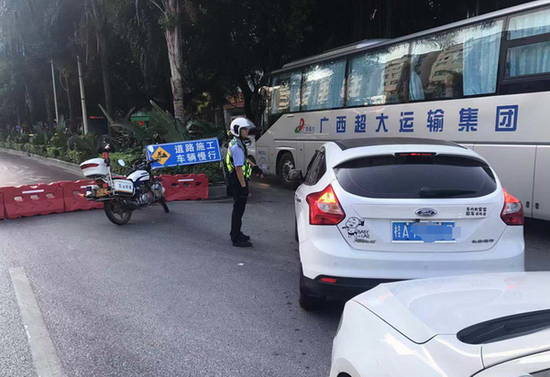 交警在現場疏導交通