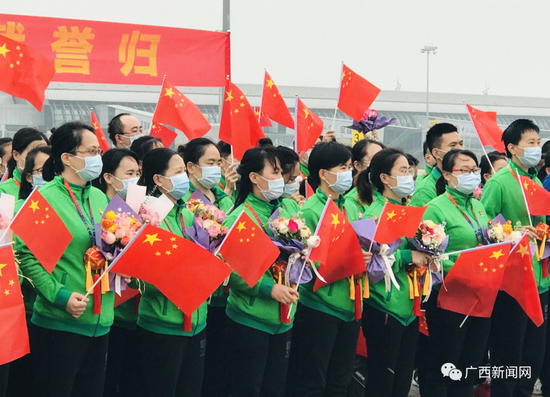 嗦粉和求婚安排广西第四批援鄂医疗队104人凯旋