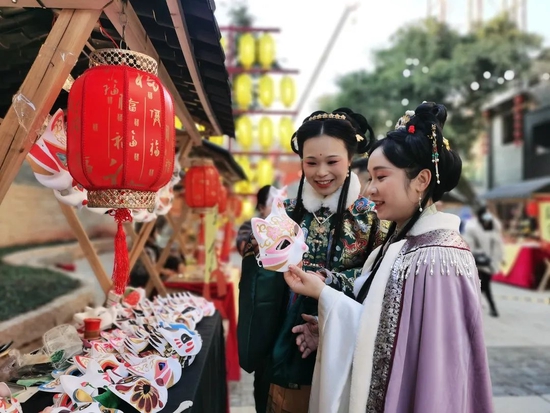 npc角色扮演,商贩,书生,杂耍艺人,往来熙攘,最大程度还原古代街市场景