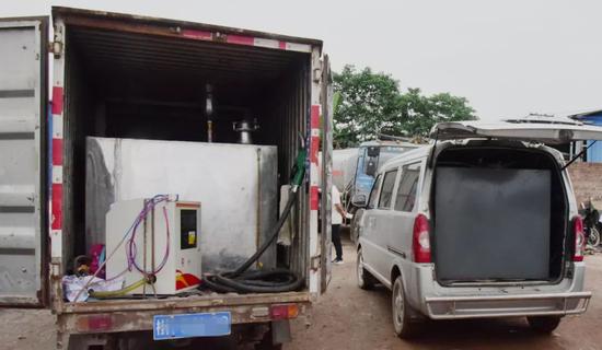 刑拘10人玉林警方端掉一非法售油点缴获柴油超48吨