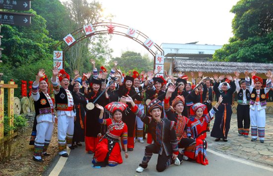 大新苏屯知青园举行五彩三月三浓浓壮乡情沉浸式特色演出活动