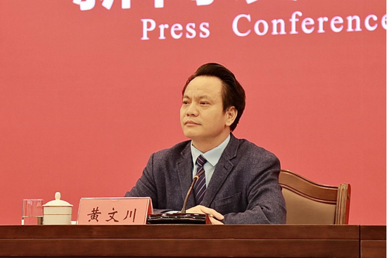 自治区发展和改革委员会党组成员,副主任黄文川回答记者问题.