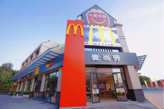 不用下车轻松取餐的全新就餐模式麦当劳南宁大学路陈东得来速餐厅盛大