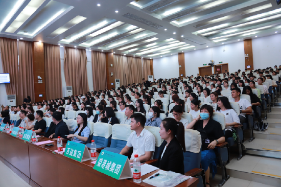 2023年在桂港澳台侨企业专场招聘会现场