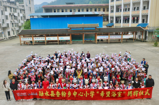  Pay attention to the development of rural youth, "safe water" into the campus of Guangxi's third "hope"