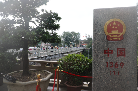东兴口岸1369国门口岸界碑2024年暑期,东兴口岸迎来入境旅游热潮,经