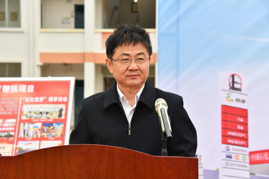 广西石油分公司代表,党委书记李力波致辞.李亭姗 梁露苧 摄