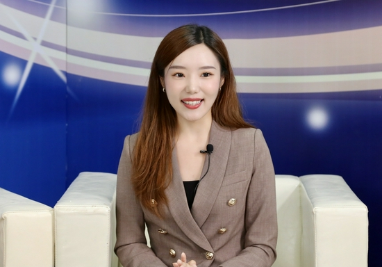 主持人与嘉宾就相关问题进行访谈.韦芳婷/摄