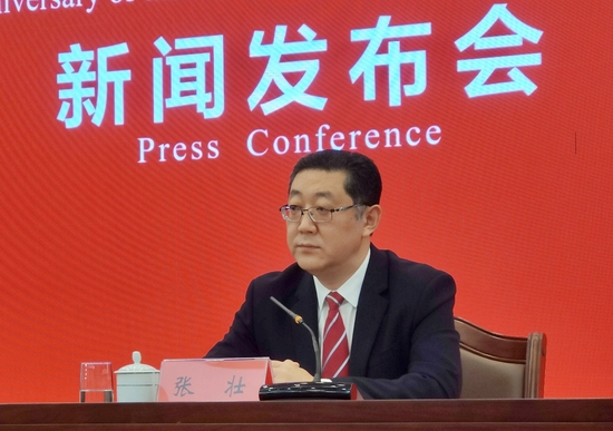 柳州市委副书记,市长张壮在新闻发布会上回答记者提问.