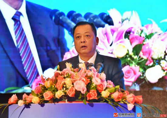 玉林市委书记莫桦在开幕式上致辞