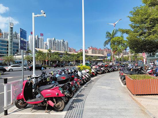 南宁地铁口周边非机动车停车费标准:7-20点电车1元