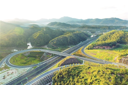 广西:加快出海通边高速建设