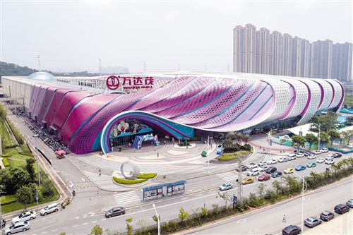 南宁万达茂成市民游玩新热点. 本报记者段柳健 摄