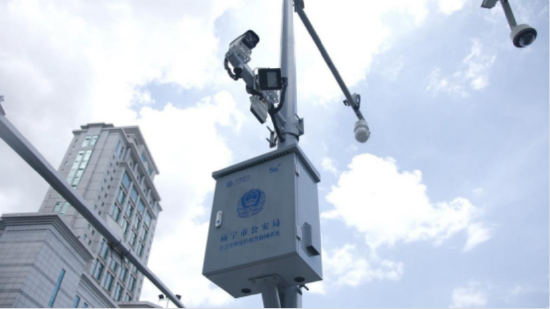 矗立在南宁市大街小巷的"守望工程"摄像头据南宁市公安局情报指挥中心