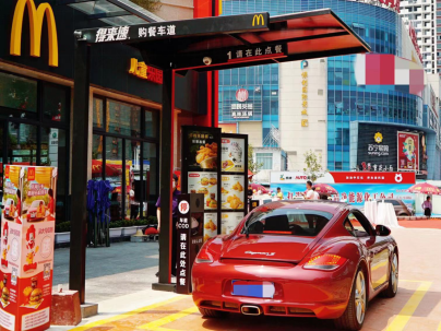 不用下车轻松取餐的全新就餐模式麦当劳南宁大学路陈东得来速餐厅盛大