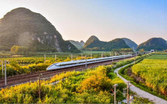国铁南宁局优化客货列车开行方案 广西进京高铁最快旅时缩短至10小时30分