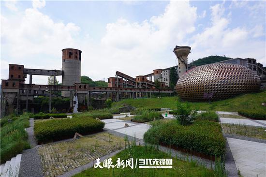 据悉,六枝记忆·三线建设产业园是全国首个建设在原工业遗址上的综合